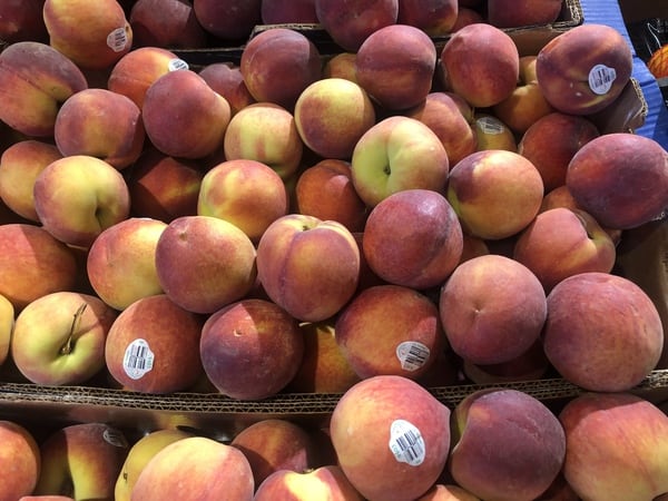Giant: Fresh Eastern Peaches