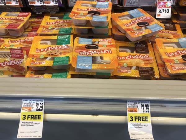 Giant: Lunchables Product