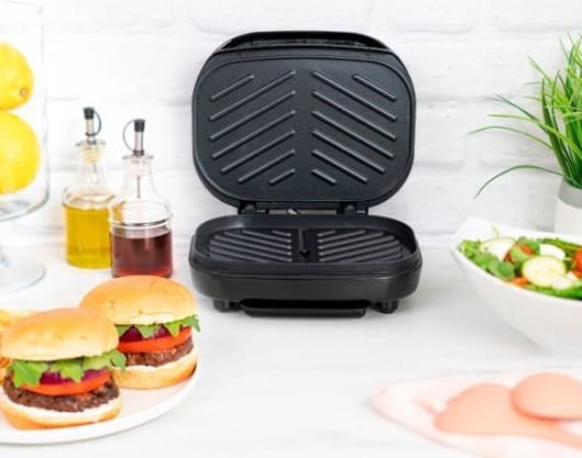 Best Buy: Bella - 2 Burger Electric Grill  $8.99 (Reg $20) Today!